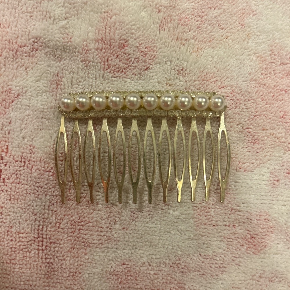 Pearl hairpiece